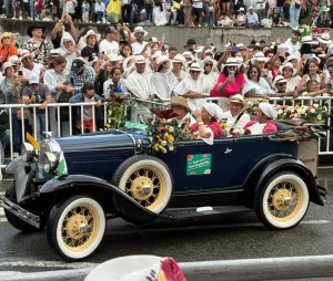 Desfile de Autos Clásicos en la Feria de las Flores 2026